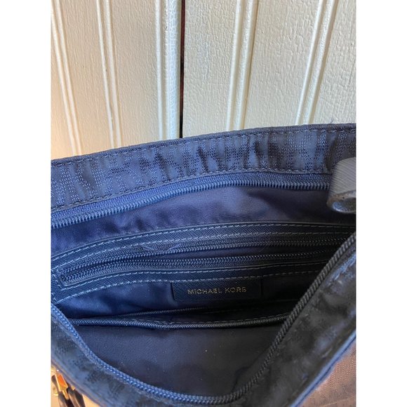 Michael Kors Nylon Kelsey Navy Large Crossbody - Picture 12 of 13